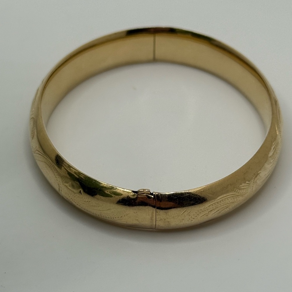 Vintage 14K Yellow Gold Engraved Bangle Bracelet - Picture 5 of 11